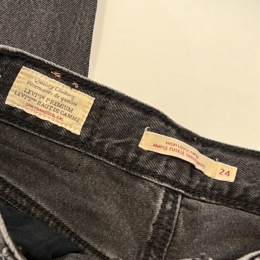 LEVI’S Women’s Dark Wash Black High Loose Tapered Leg Jeans size 24 - Picture 6 of 13